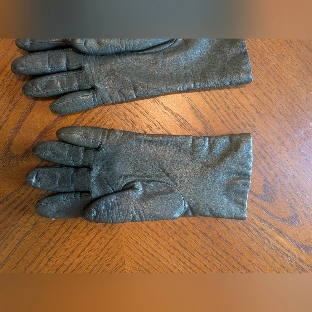 1950's Vintage Elegant Olive Green Leather Gloves With 100% Cashmere Interior